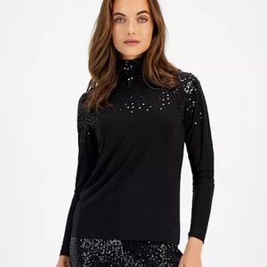 NWOT Anne Klein
Women's Sequinned Turtleneck Top